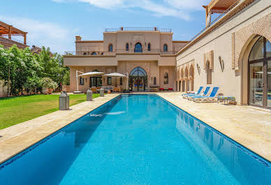 Villa avec piscine et terrasse 9