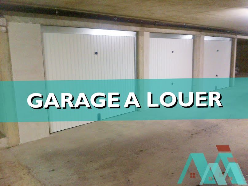 Location  parking  14 m² à Le Castellet (83330), 125 €