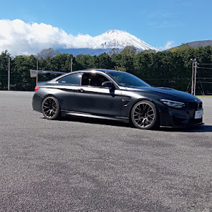 M4 クーペ F82