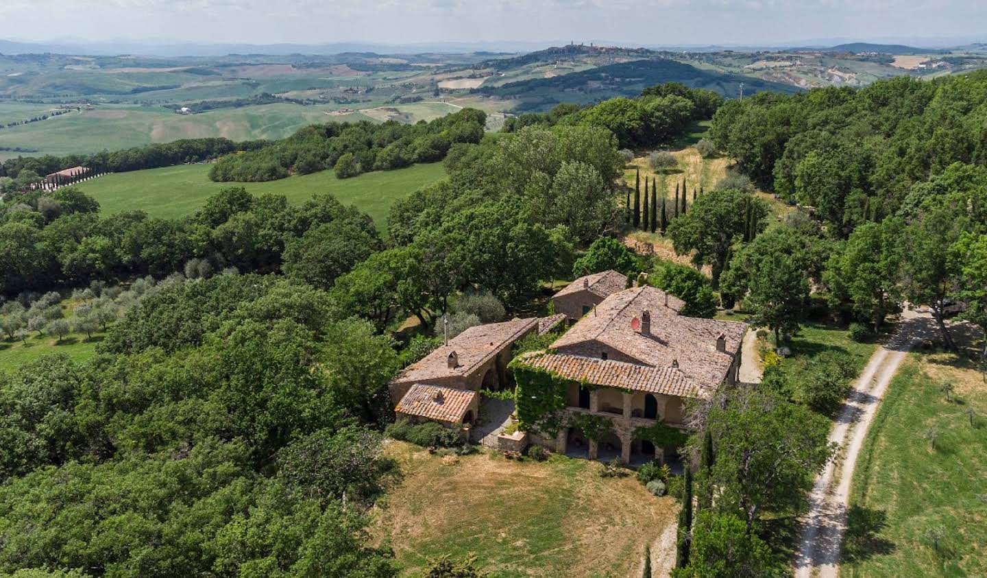 Farm house with garden and pool Pienza
