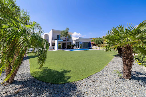 photo House with pool and garden