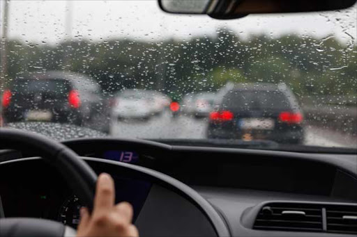 Driving-tips-for-remaining-calm-in-a-storm