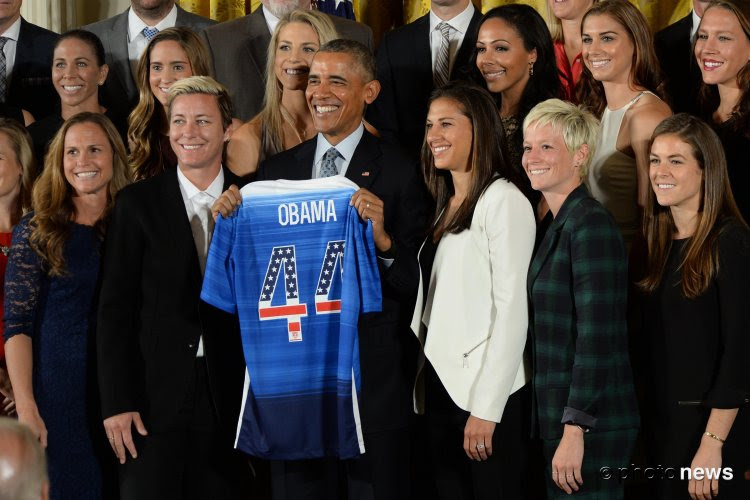 President Obama komt met opmerkelijke uitspraken: "Meisjes die voetballen? Badass!"