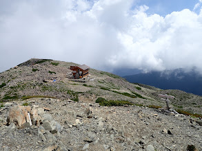 すぐ下に赤石避難小屋