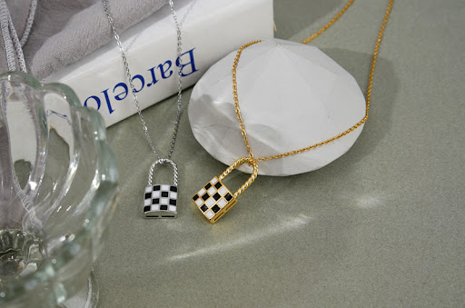 Title 7, Womens Chessboard Plaid Necklace Stylish Penda...