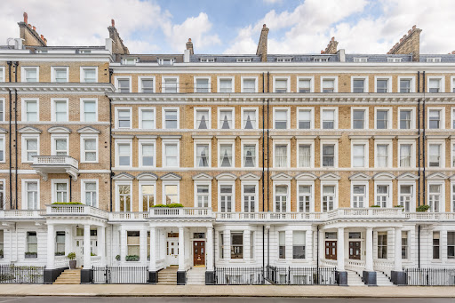 building facade brick white columns balconies - Luxury apartment / penthouse for sale in London, 3 bedrooms