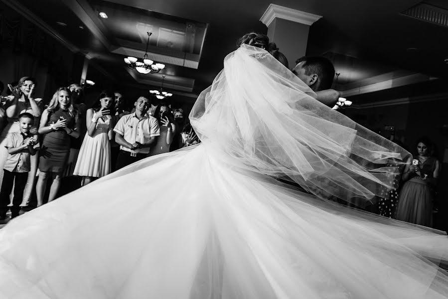 Wedding photographer Roman Dray (piquant). Photo of 11 November 2019