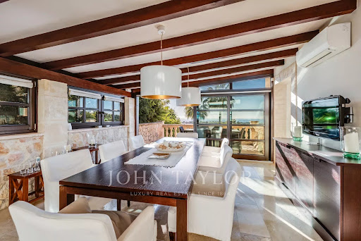 Villa with pool and terrace 4