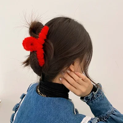 Épingle à cheveux en peluche imitation poil de lapin avec clip attrape, élégance et tempérament pour vos coiffures