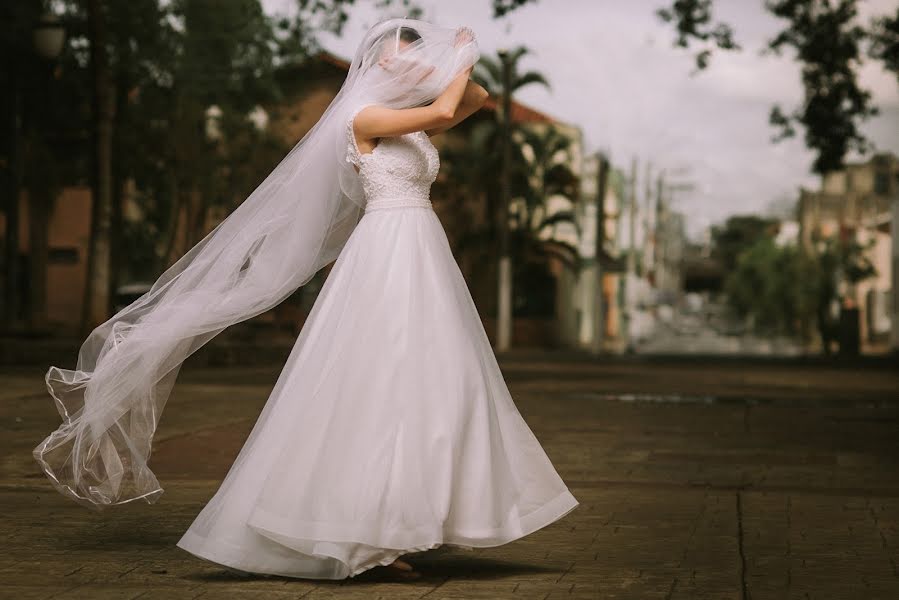 Fotografo di matrimoni Julio Lumini (luminifoto). Foto del 16 novembre 2018