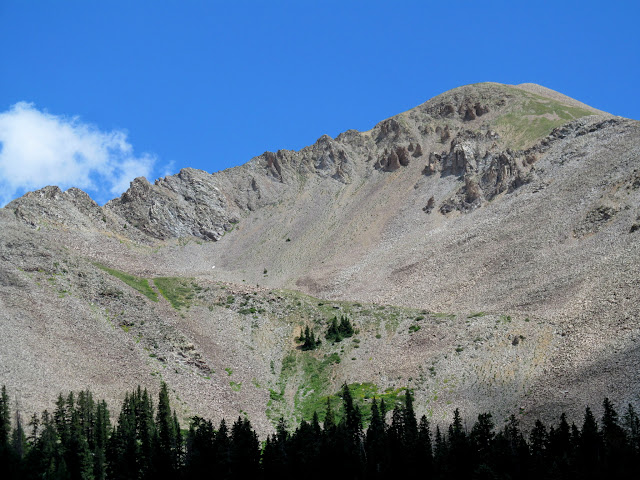 Razor Fang ridge between Tuk and Peale