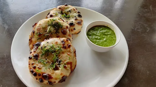 Matar Paneer Mini Stuffed Kulcha