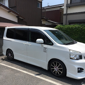 ヴォクシー ZRR70W