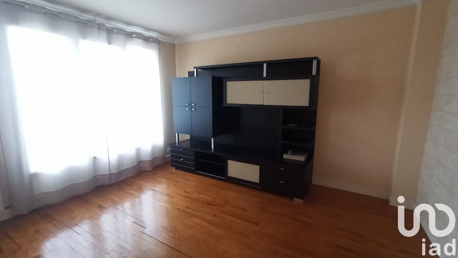 Location  appartement 3 pièces 58 m² à Saint-Etienne (42000), 520 €