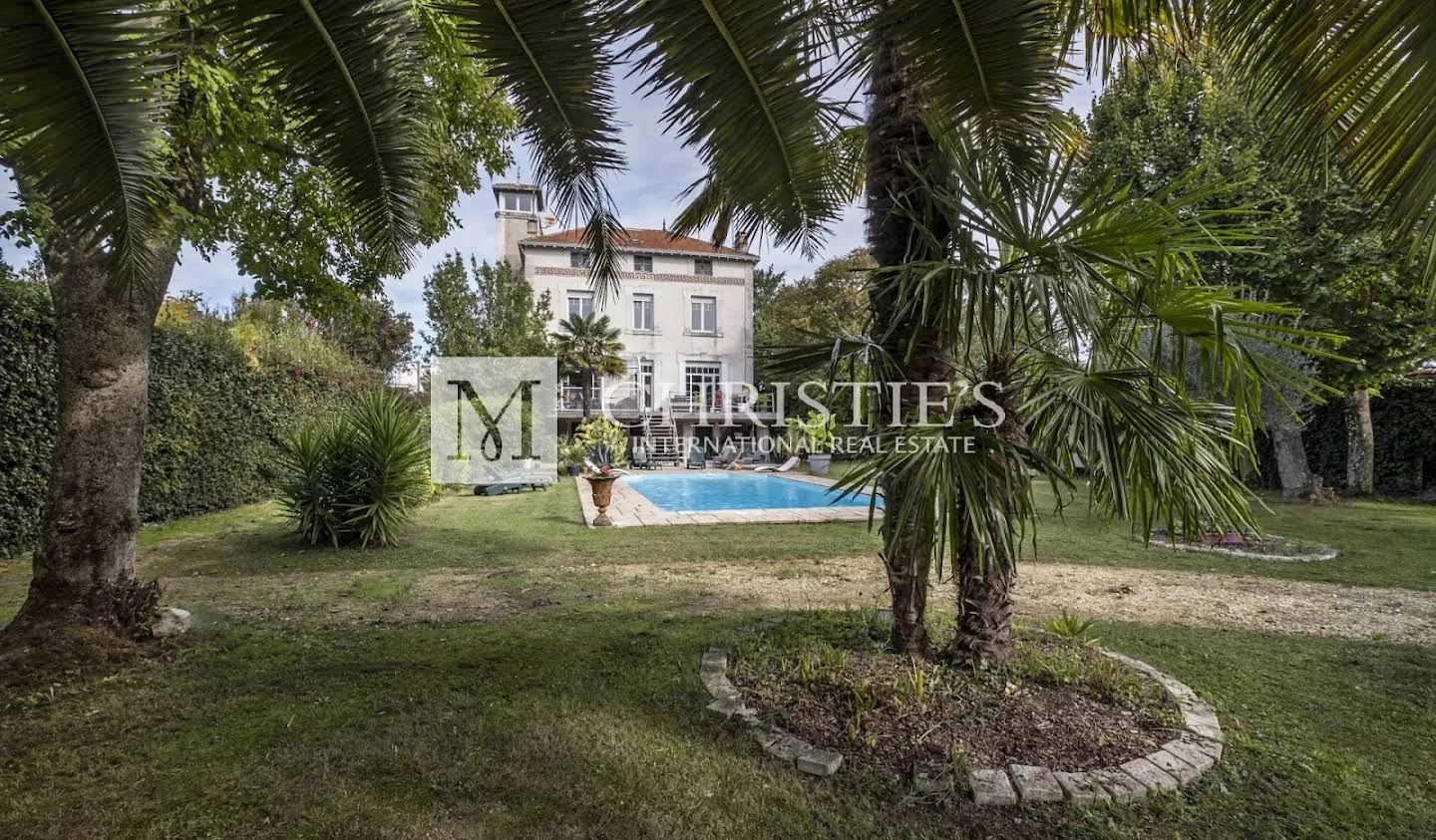 House with pool and terrace La Rochelle