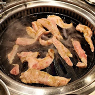 新村站著吃烤肉