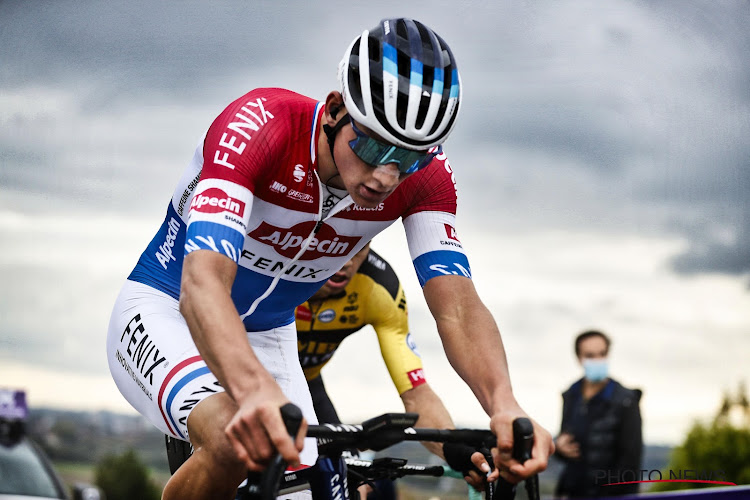 Mathieu van der Poel sluit seizoen af met duik in de gracht