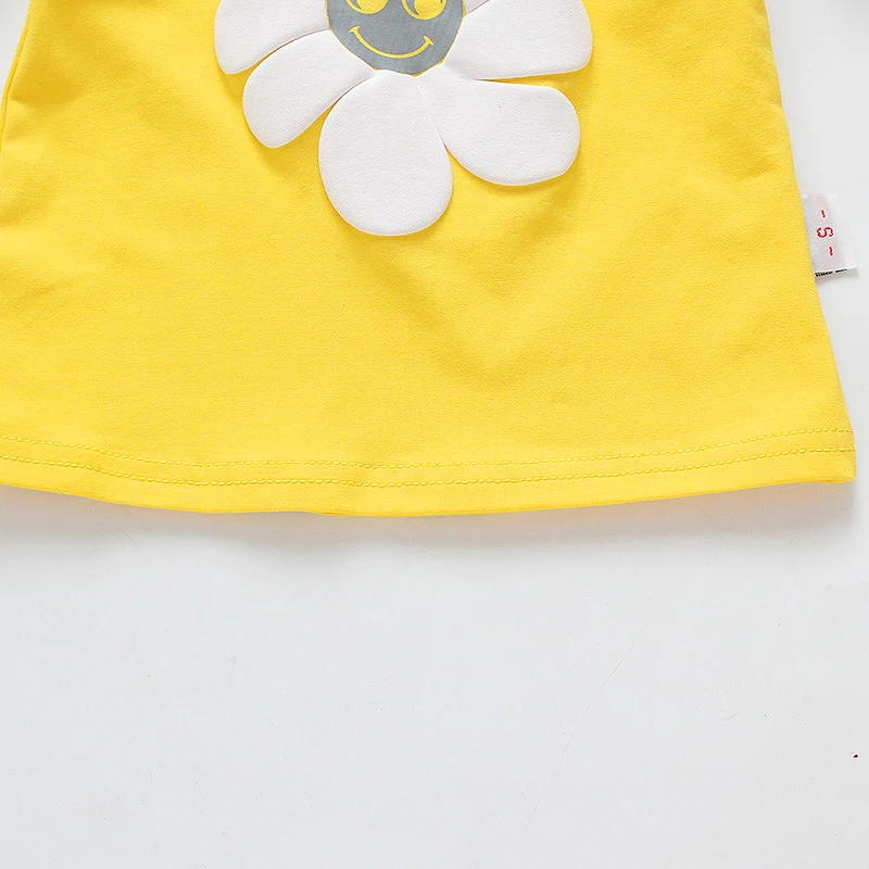Eendelig jurkje met korte mouwen en zonnebloemmotief voor kleine en middelgrote meisjes, ideaal voor de zomer.