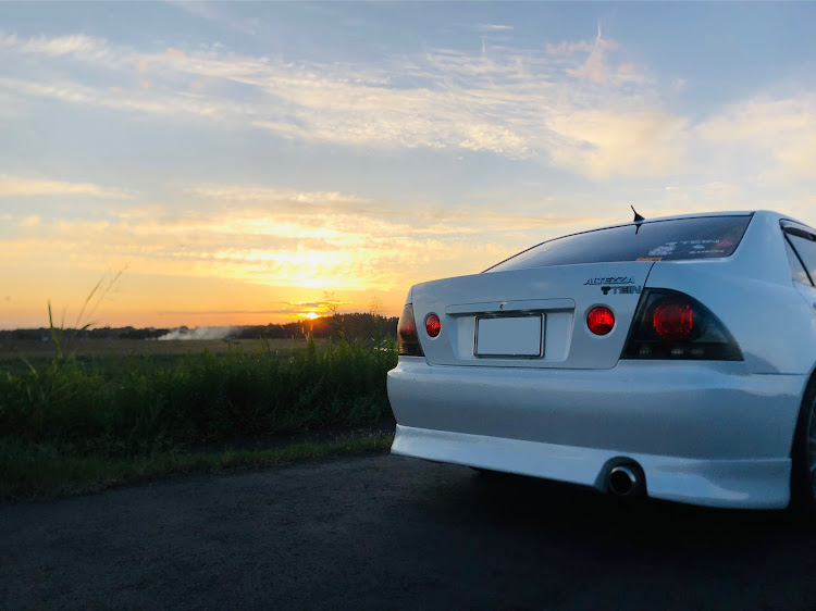 アルテッツァの夕日とコラボ・お尻特集・明日で9月終わりに関するカスタム事例の投稿画像2枚目
