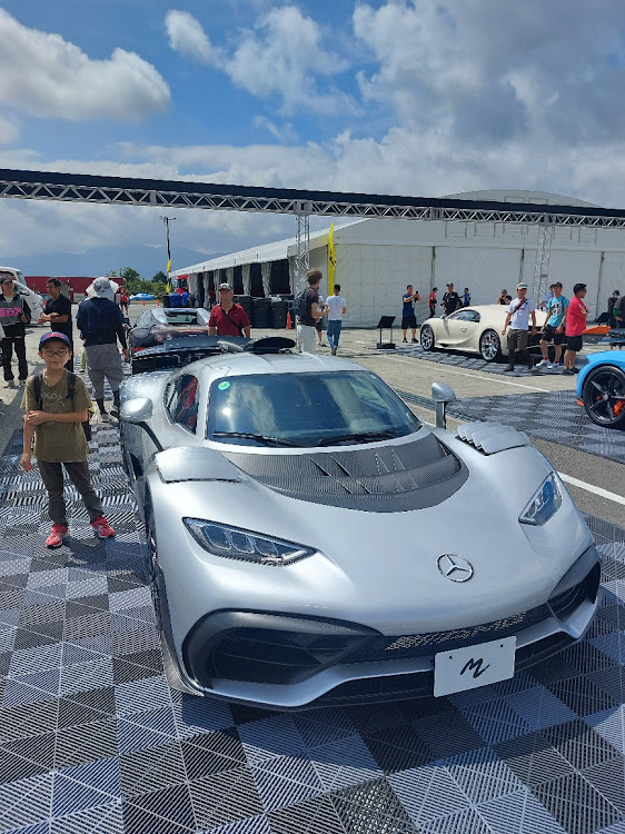 samurai374さんが投稿したＧＴ World Challenge Asia 富士・MAEZAWARACING・MAEZAWA コレクション・何十億のスーパーカー・息子よこれ高いんだぞに関するカスタム事例の投稿画像4枚目