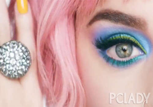 Katy Perry Hit the Latest Cosmetics Advertising Bold Color Blind