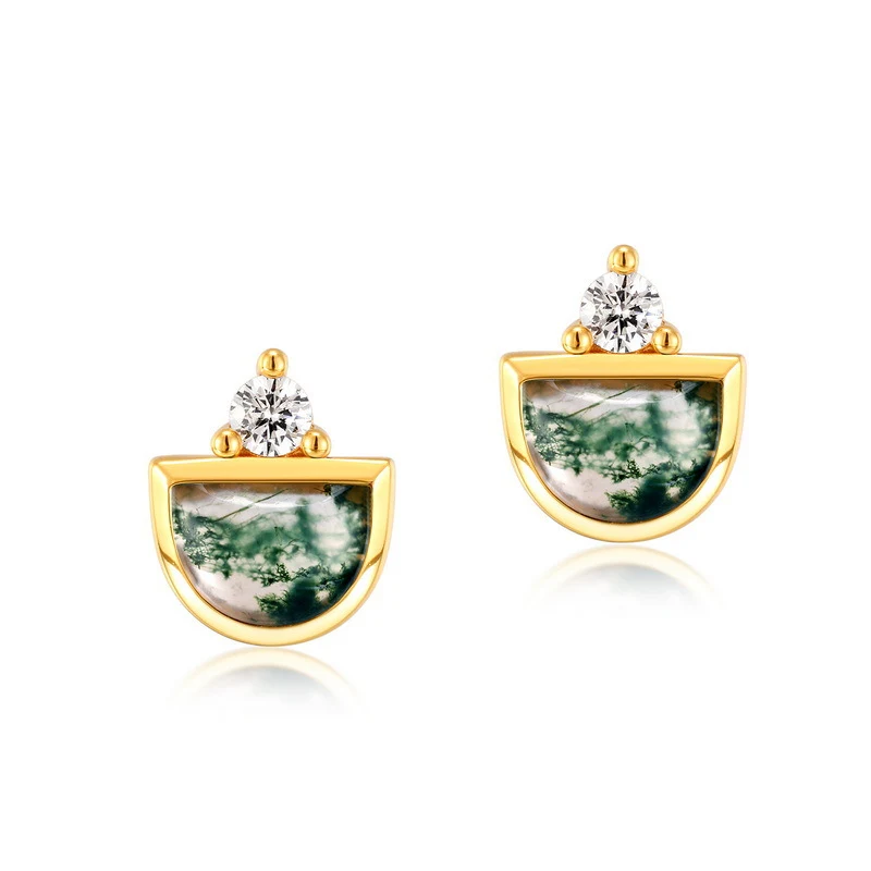 S925 Zilveren oorstekers met groene mossteen. Natuurlijke elegantie voor dames, tijdloos design en subtiele glans voor elke dag.