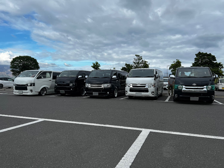 ハイエースバンのオフ会に関するカスタム事例の投稿画像1枚目