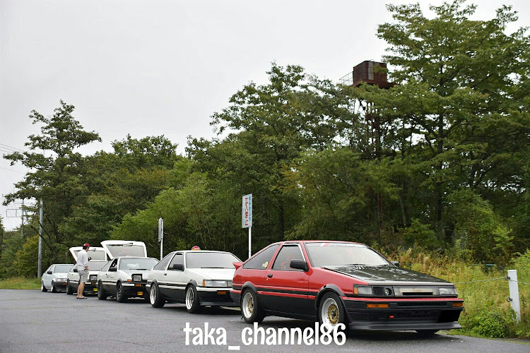カローラレビンのAE86・ハチロク・カローラレビン・レビン・やっぱり榛名に行くとハチロクは人気wに関するカスタム事例の投稿画像1枚目