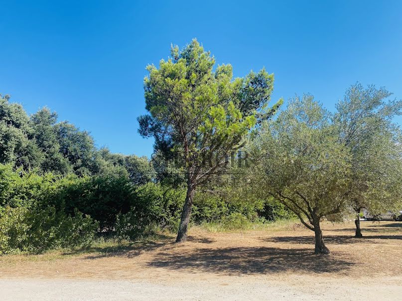 Vente terrain  640 m² à Uzès (30700), 137 000 €