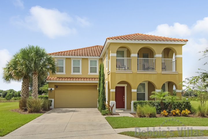 Orlando villa close to Disney, resort facilities, west-facing private pool and spa, games room