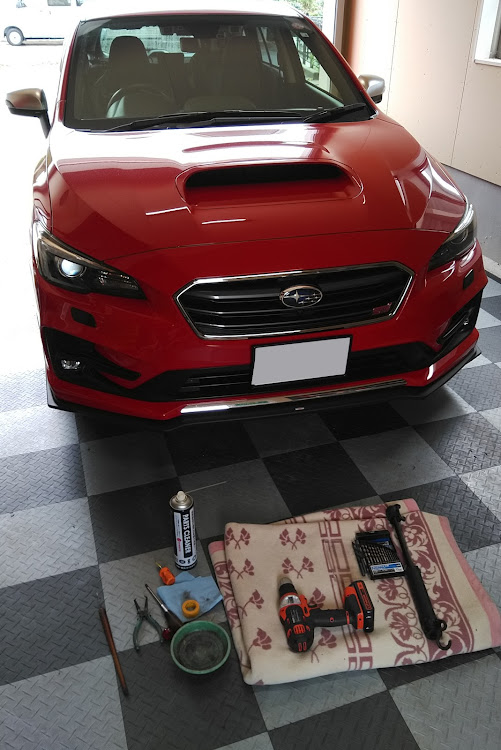 レヴォーグのDIY・赤レヴォーグ・STI sport・赤×黒化計画・地味カスタムに関するカスタム事例の投稿画像1枚目