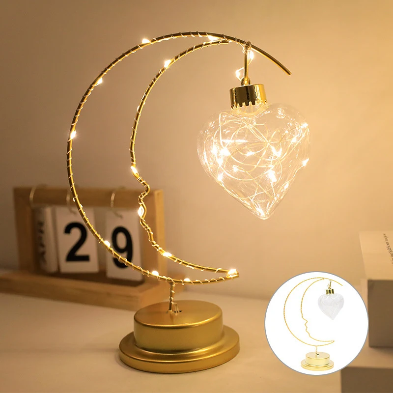 Décoration intérieure lune en fer forgé avec petite veilleuse. Créez une ambiance relaxante dans votre chambre, idéale pour des nuits paisibles et magiques.