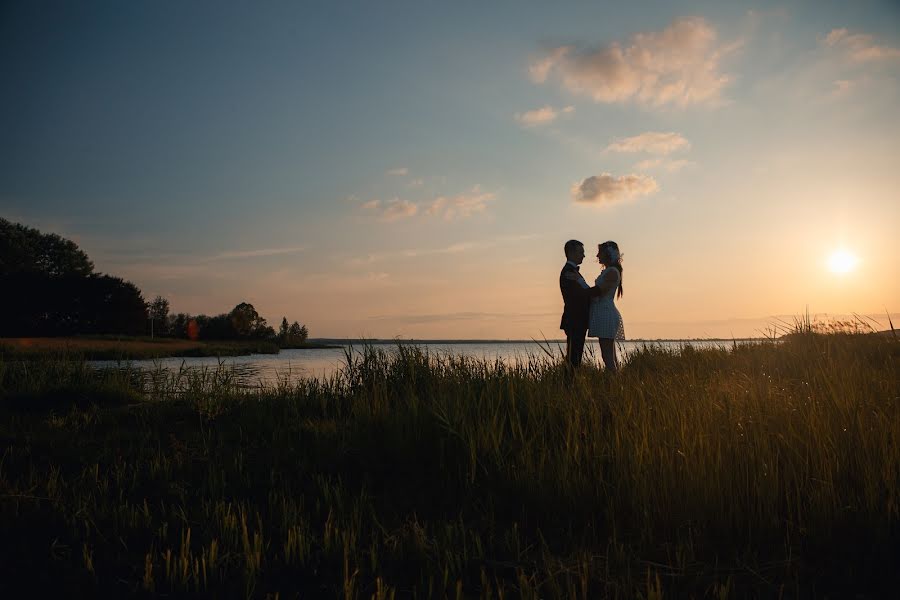 Wedding photographer Evgeniy Bryukhovich (geniyfoto). Photo of 9 June 2016