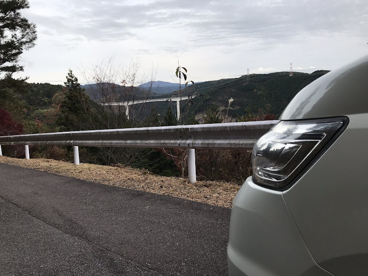 セレナの紅葉と愛車・紅葉狩り🍁🍂・紅葉見にいこうよう・見つめる・めい想の森に関するカスタム事例の投稿画像8枚目