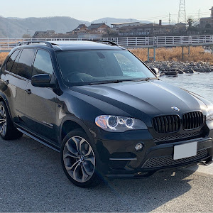 X5 M E70