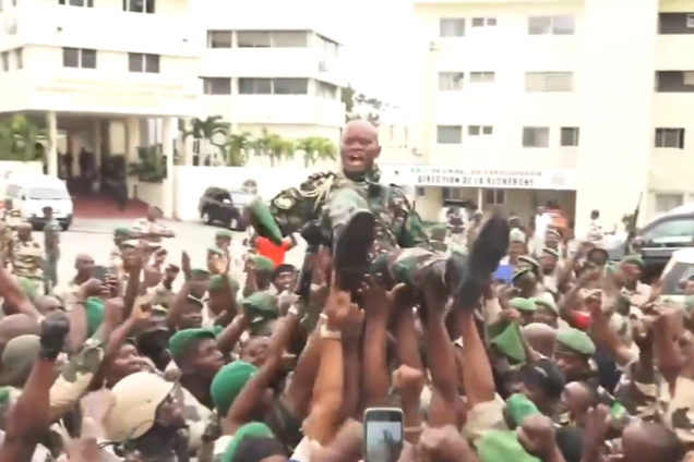 Gabon soldiers lift coup leader General Brice Oligui Nguema shoulders high after installing him as the transitional president following Wednesday's coup against President Ali Bongo, August 30, 2023.