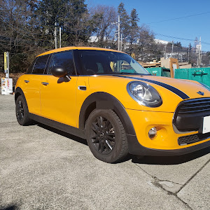 MINI 5ドア F56