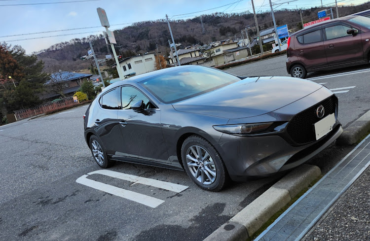 MAZDA3のMAZDA3・これから病院・仕事終わりにパシャリ・美しい車・ぼやき投稿に関するカスタム事例の投稿画像1枚目