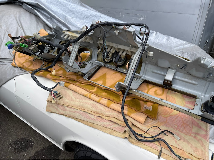 フェアレディZのレストア・旧車・自家塗装・L型・オールペンに関するカスタム事例の投稿画像4枚目