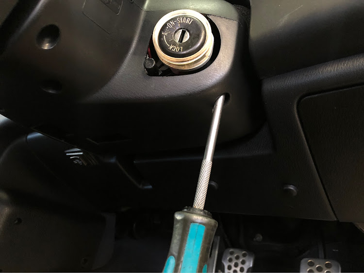 スカイライン GT-RのDIY・油圧計・オイルプレッシャースイッチ・メンテナンスに関するカスタム事例の投稿画像4枚目