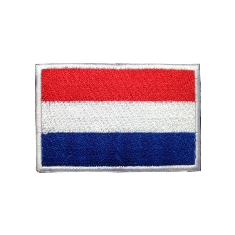 Geborduurde label met rubberen vlag en geborduurde badge. Personaliseer kleding en accessoires voor een unieke uitstraling.