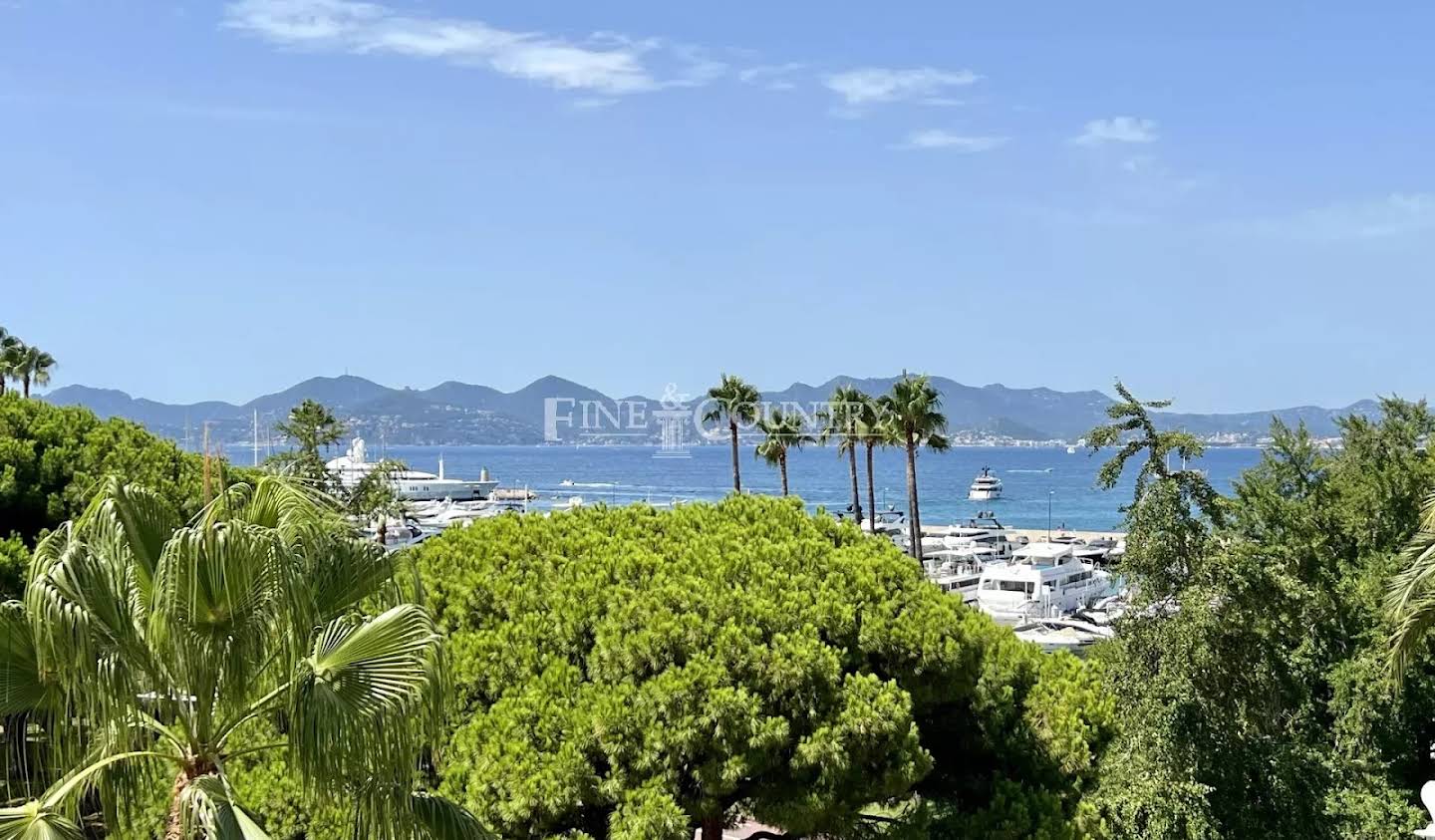 Apartment with terrace Cannes