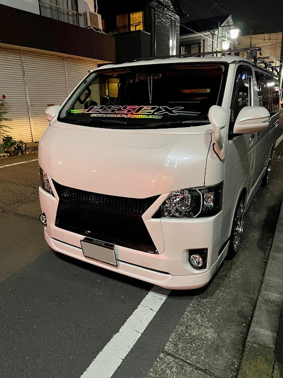 ハイエースバンのCRS ESSEX・ハイエースカスタム・クワトログリル・クワトロリアバンパーに関するカスタム事例の投稿画像3枚目