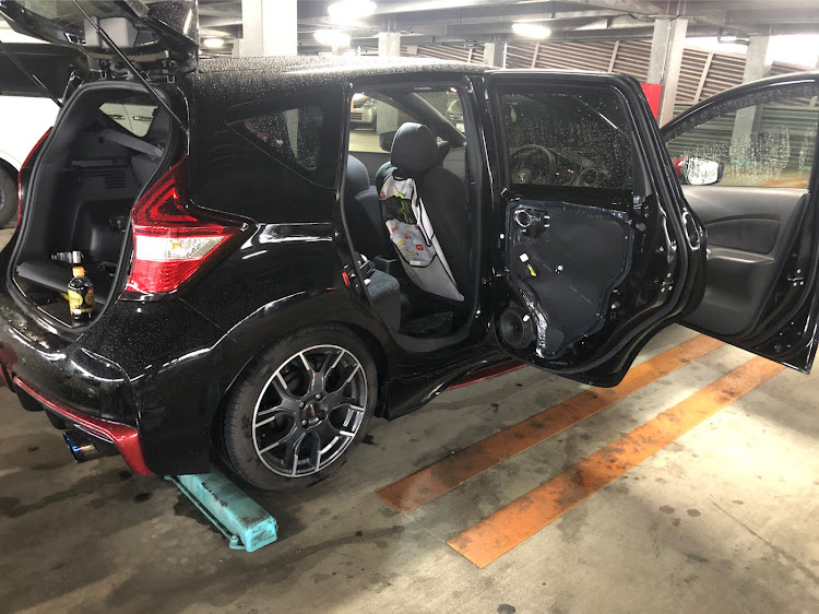 ノートのDIY・サブウーファー取付・スピーカー交換に関するカスタム事例の投稿画像2枚目