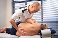 Chiropractoren slaan alarm: explosieve stijging rugklachten
