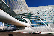 Kevin Magnussen at speed during FP1 for the 2018 Abu Dhabi Grand Prix.