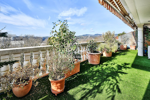 Apartment with terrace and pool 2