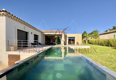 Villa avec piscine et terrasse 9