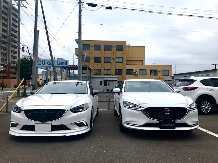 アテンザの新型アテンザ・新旧並べて・同じカラーに関するカスタム事例の投稿画像1枚目