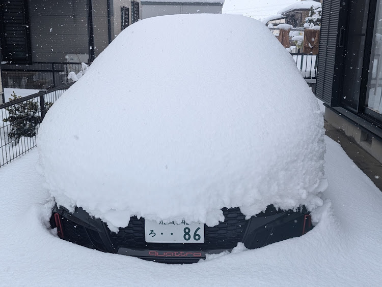 RS3 セダンのまだまだ寒い・久々のRS3・田舎の雪景色・雪の日は暇・ローアングルに関するカスタム事例の投稿画像2枚目